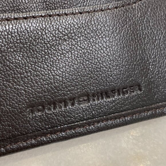 Tommy Hilfiger Men's Classic Logo Bifold Dark Brown Leather Wallet - Picture 11 of 13